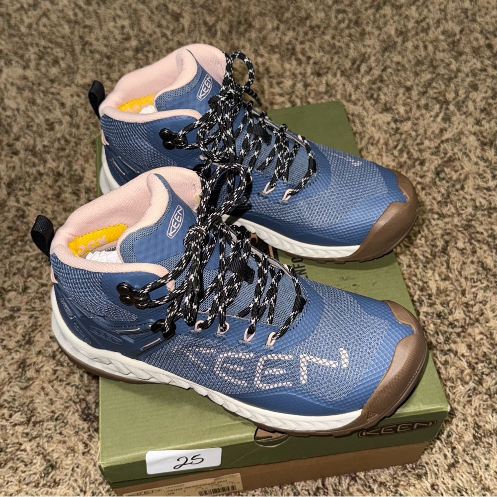 Keen Womesn NXIS Evo Mid Waterproof Size 7 Hiking Boots Indigo Harbor Gray NEW - Picture 2 of 9